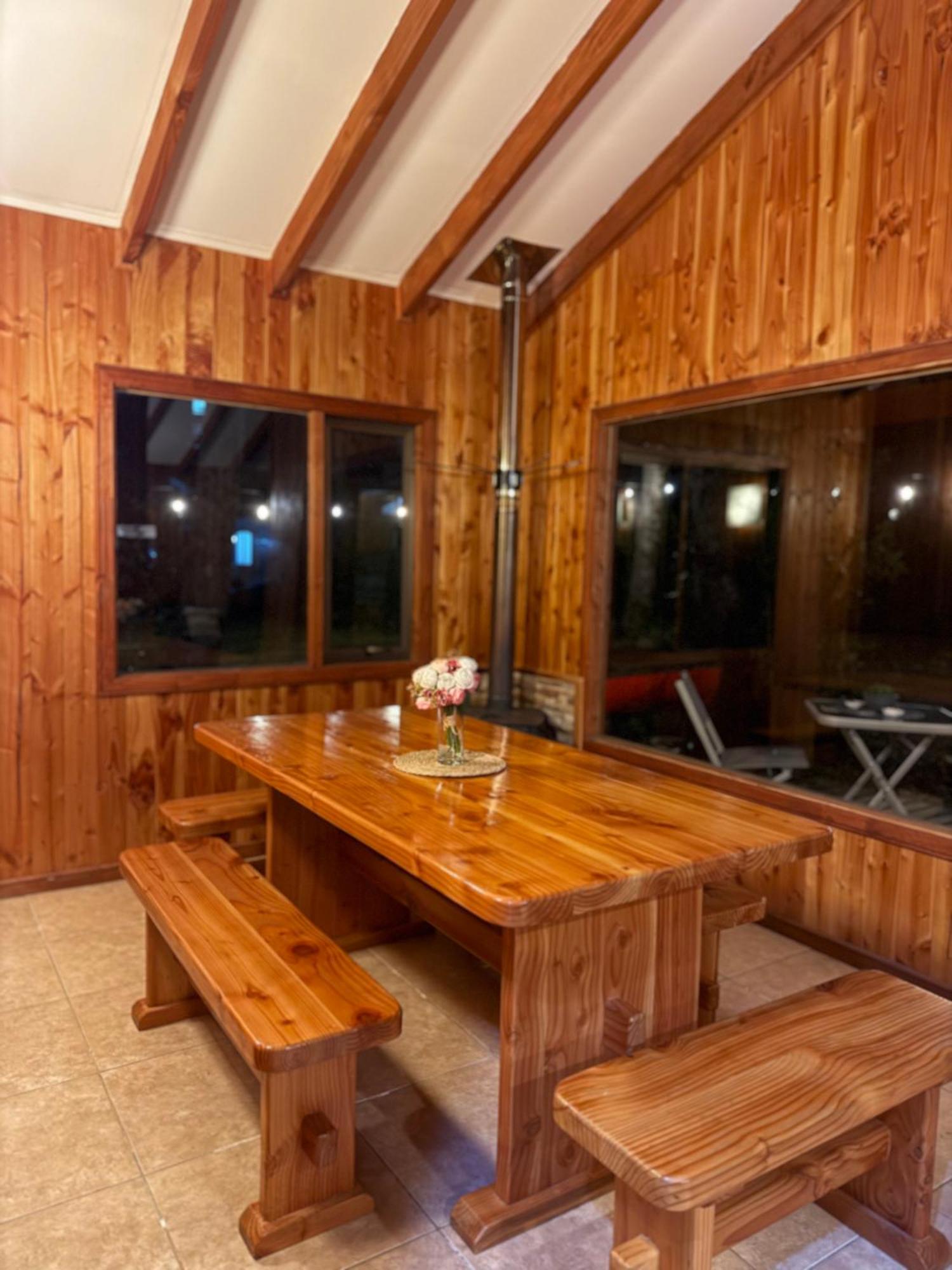 Zona de piscina y terrazas de Refugio Notro